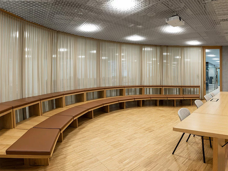 Urner Kantonalbank, Altdorf Metal Ceiling System Aluminum False Strip Ceiling Urner Kantonalbank, Altdorf Metal Ceiling System Aluminum False Strip Ceiling