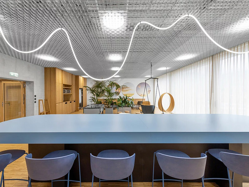 Urner Kantonalbank, Altdorf Metal Ceiling System Aluminum False Strip Ceiling Urner Kantonalbank, Altdorf Metal Ceiling System Aluminum False Strip Ceiling