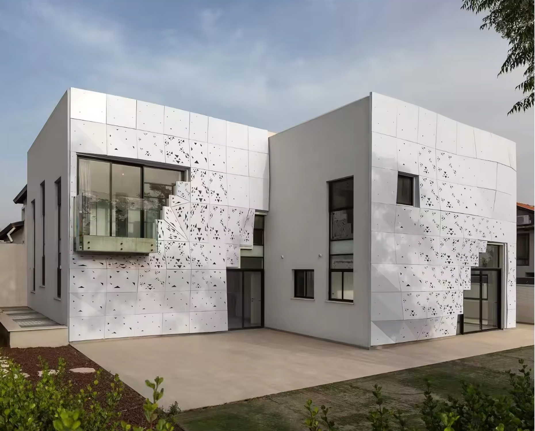 Decorative building exterior wall covering 3d aluminum perforated cladding panels.jpg Decorative building exterior wall covering 3d aluminum perforated cladding panels.jpg