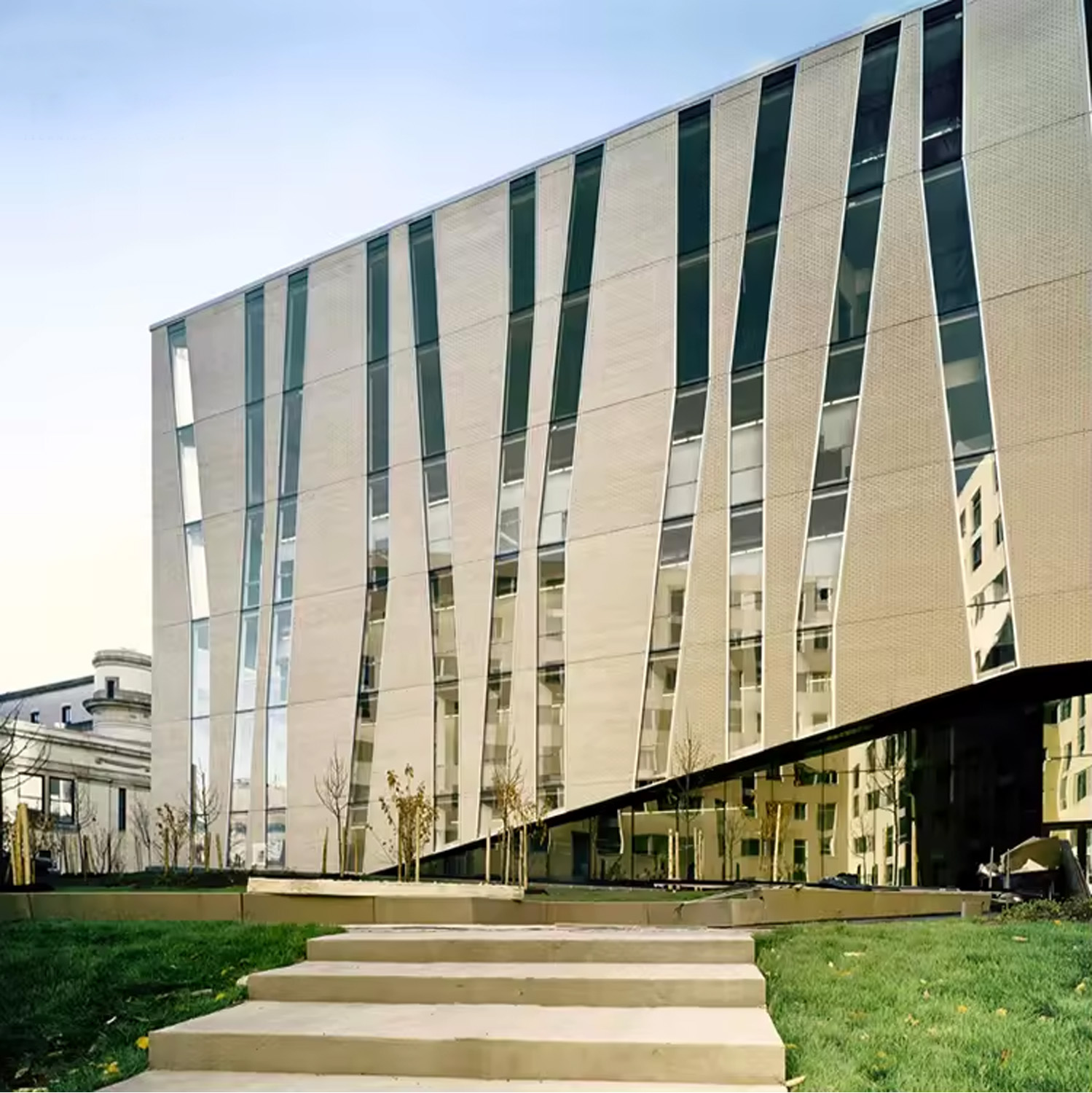 Modern Decoration Metal Curtain Wall Aluminum Curved Panel Facade Cladding.jpg Modern Decoration Metal Curtain Wall Aluminum Curved Panel Facade Cladding.jpg