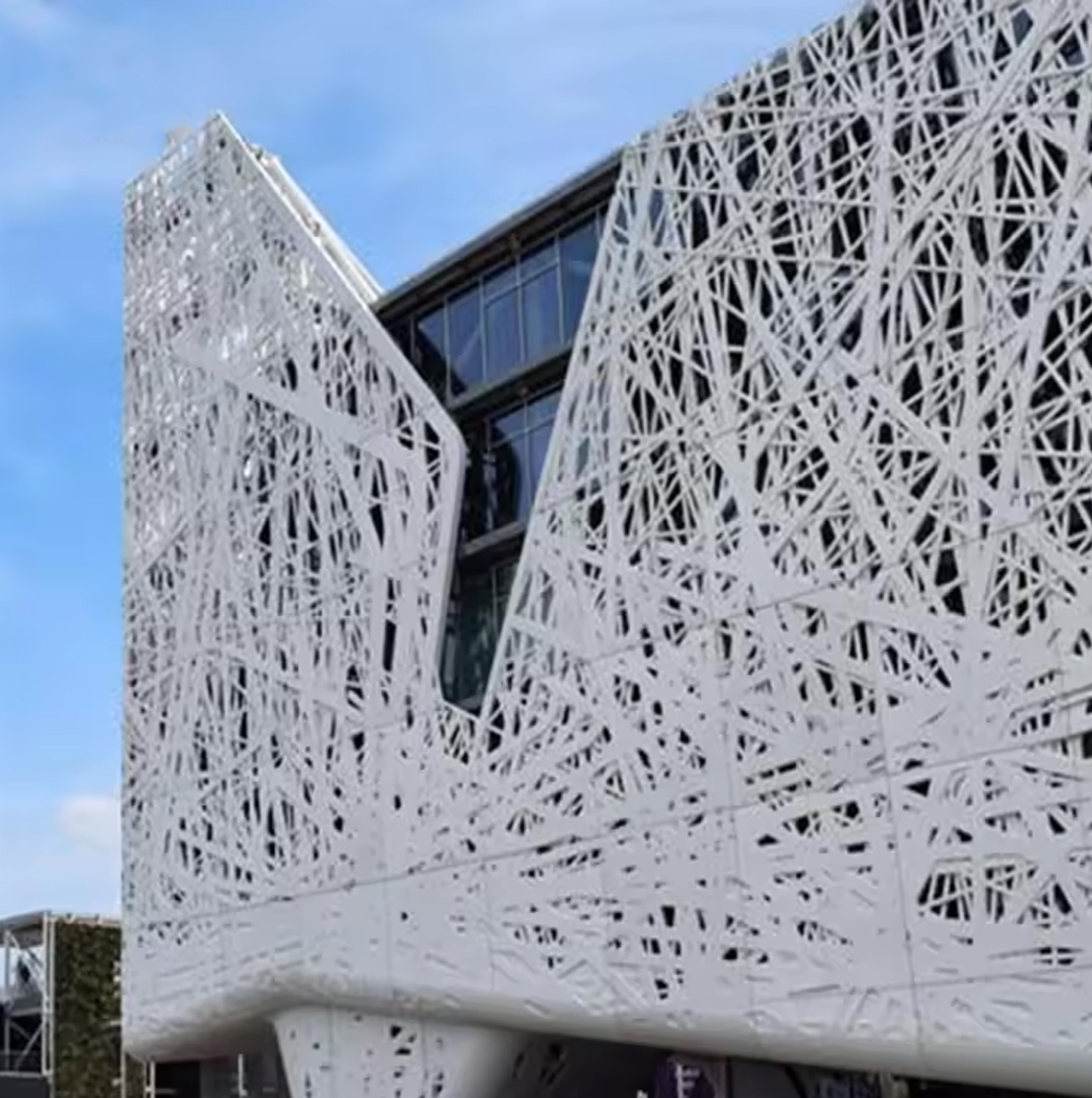 Modern Decoration Metal Curtain Wall Aluminum Curved Panel Facade Cladding.jpg Modern Decoration Metal Curtain Wall Aluminum Curved Panel Facade Cladding.jpg