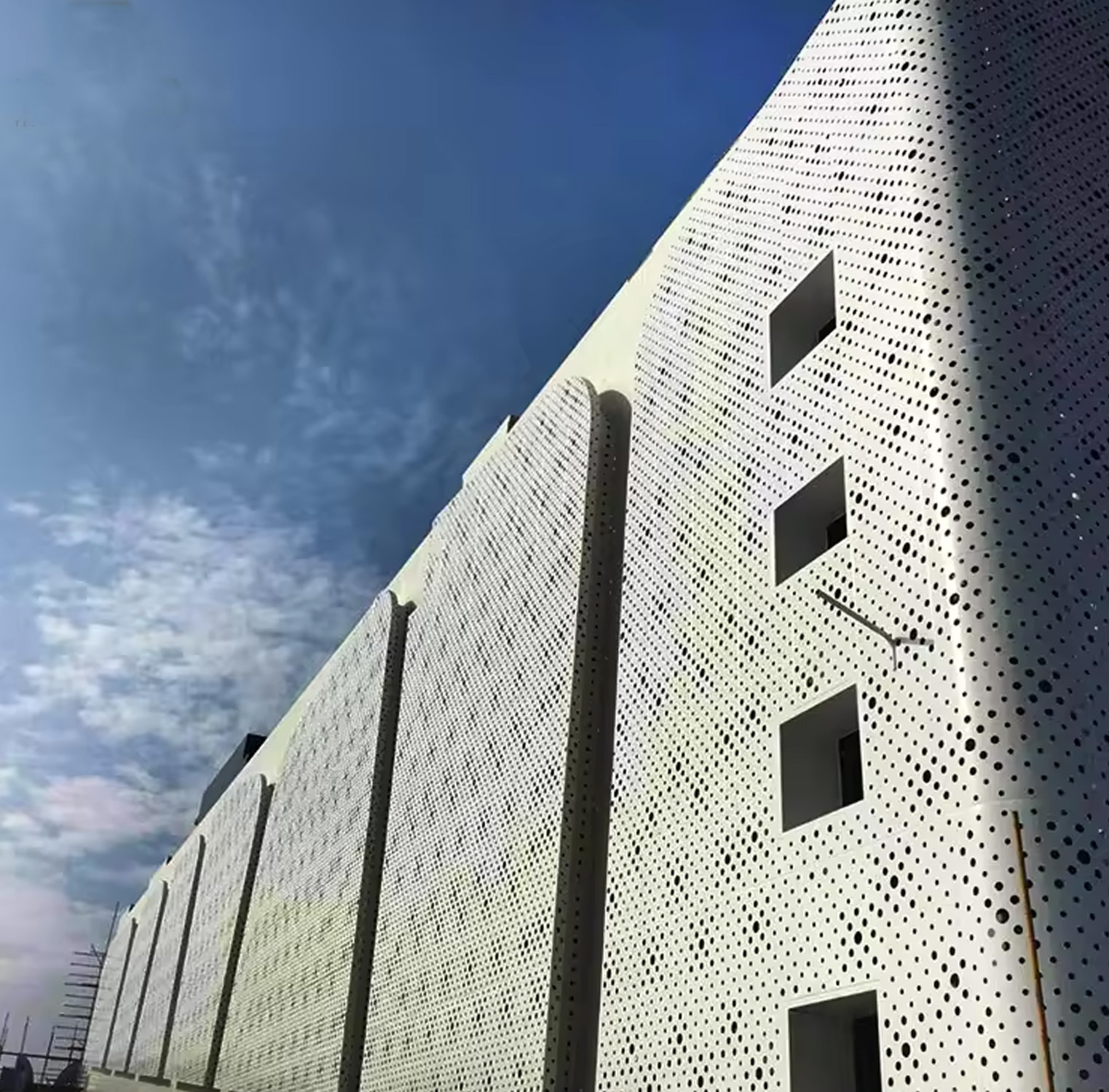 Modern Decoration Metal Curtain Wall Aluminum Curved Panel Facade Cladding.jpg Modern Decoration Metal Curtain Wall Aluminum Curved Panel Facade Cladding.jpg