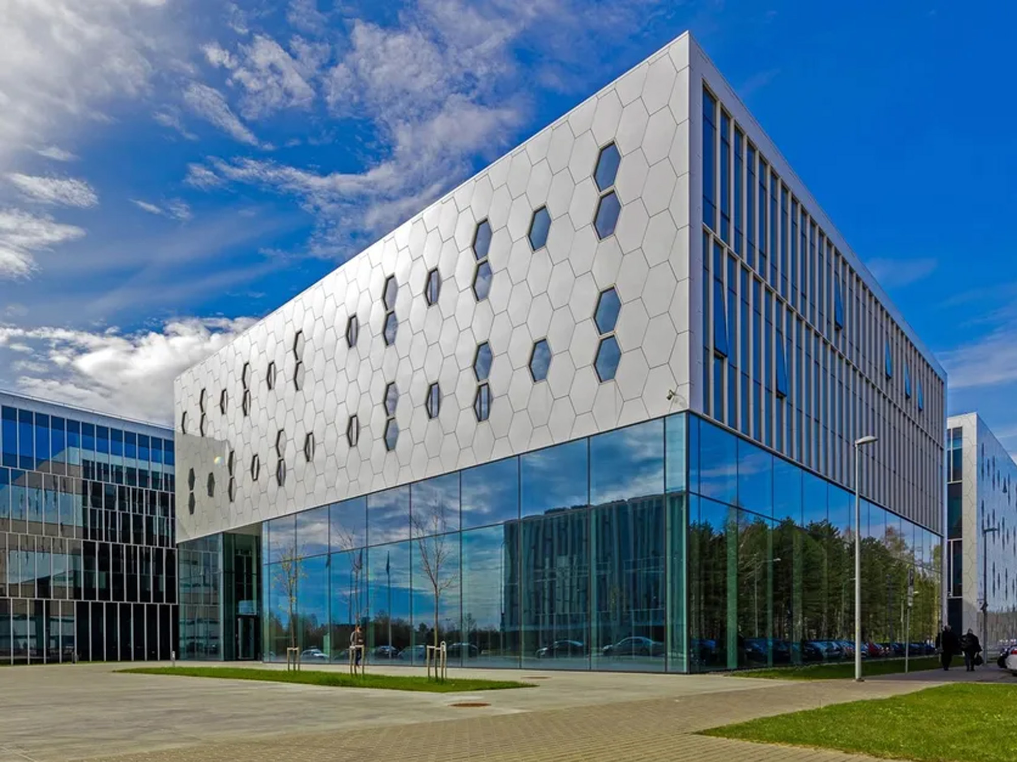 Aluminium curtain wall designs exterior building solid aluminum metal facade panels.jpg Aluminium curtain wall designs exterior building solid aluminum metal facade panels.jpg