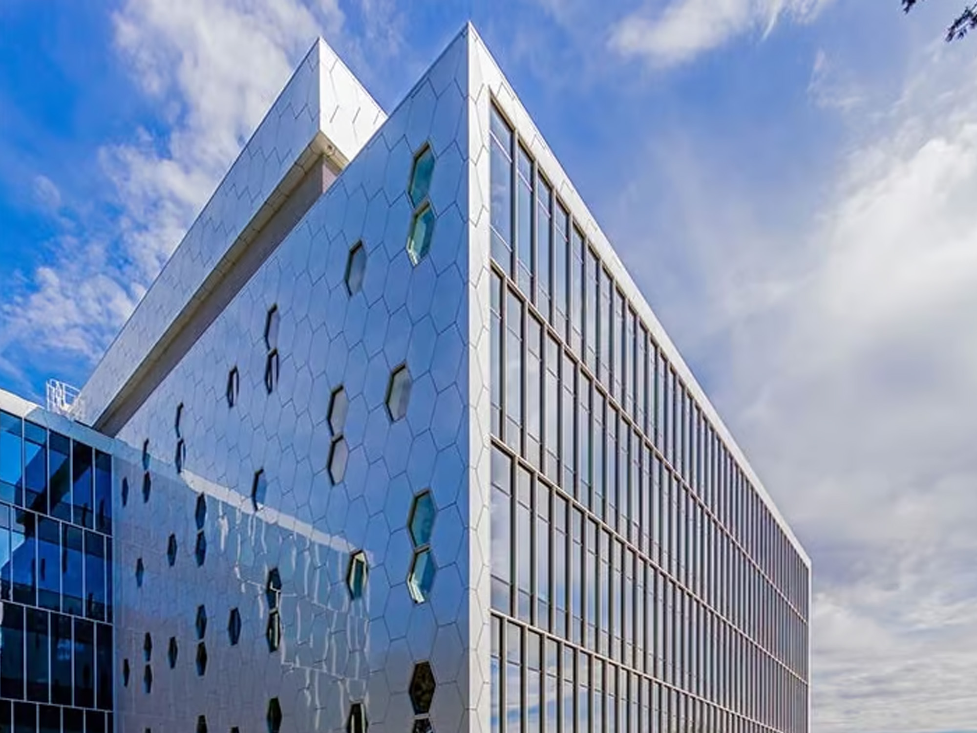 Aluminium curtain wall designs exterior building solid aluminum metal facade panels.jpg Aluminium curtain wall designs exterior building solid aluminum metal facade panels.jpg