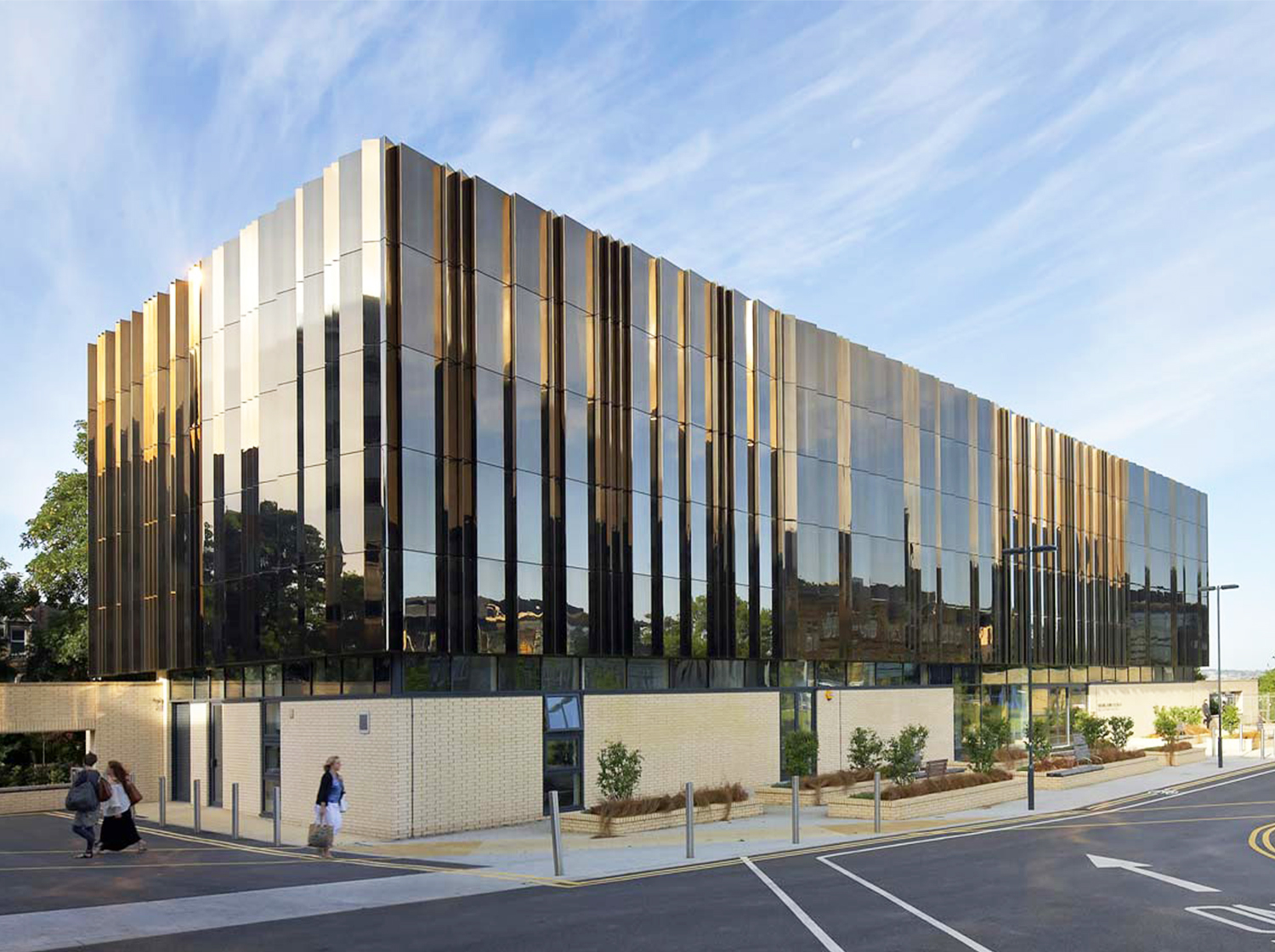 Shimmering Innovation: The Artistry of Aluminum Cladding Shimmering Innovation: The Artistry of Aluminum Cladding