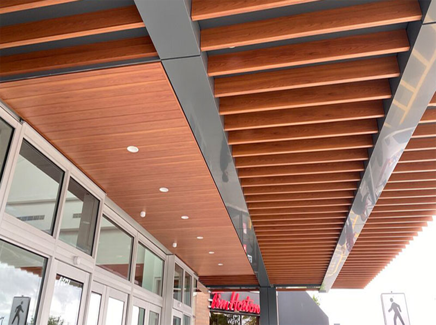 Aluminum Hook-on Ceiling vs Baffle Ceiling: Choosing the Right Option Aluminum Hook-on Ceiling vs Baffle Ceiling: Choosing the Right Option