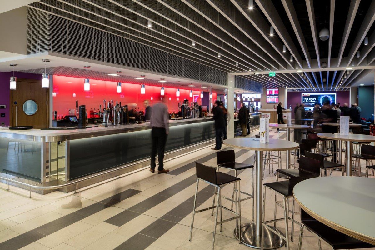The Aesthetic and Functional Advantages of Aluminum Strip Ceilings in Restaurants The Aesthetic and Functional Advantages of Aluminum Strip Ceilings in Restaurants