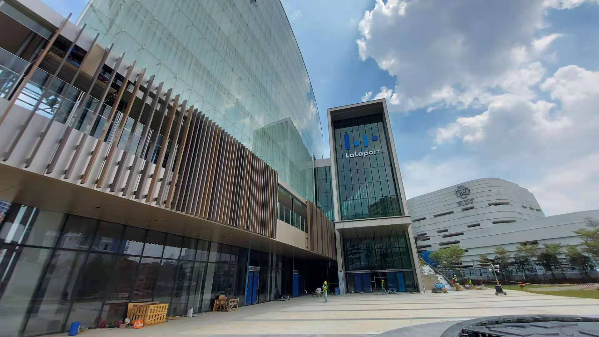 Harmonizing Form and Function: Aluminum Baffle Ceiling Systems for Contemporary Spaces.jpg Harmonizing Form and Function: Aluminum Baffle Ceiling Systems for Contemporary Spaces.jpg